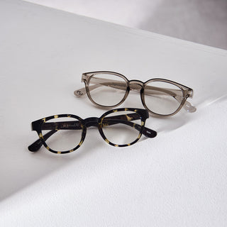 読書も仕事もおでかけも。秋の日常を心地よく彩る、機能派アイウェア。